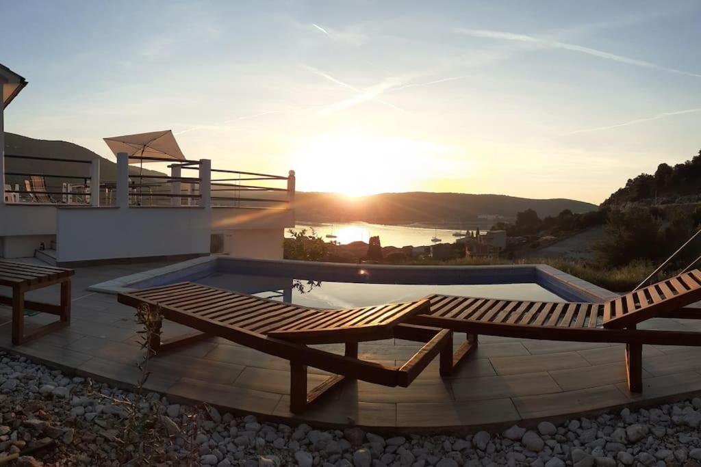 Vis - Luxury Holiday Villa With Swimming Pool Екстер'єр фото